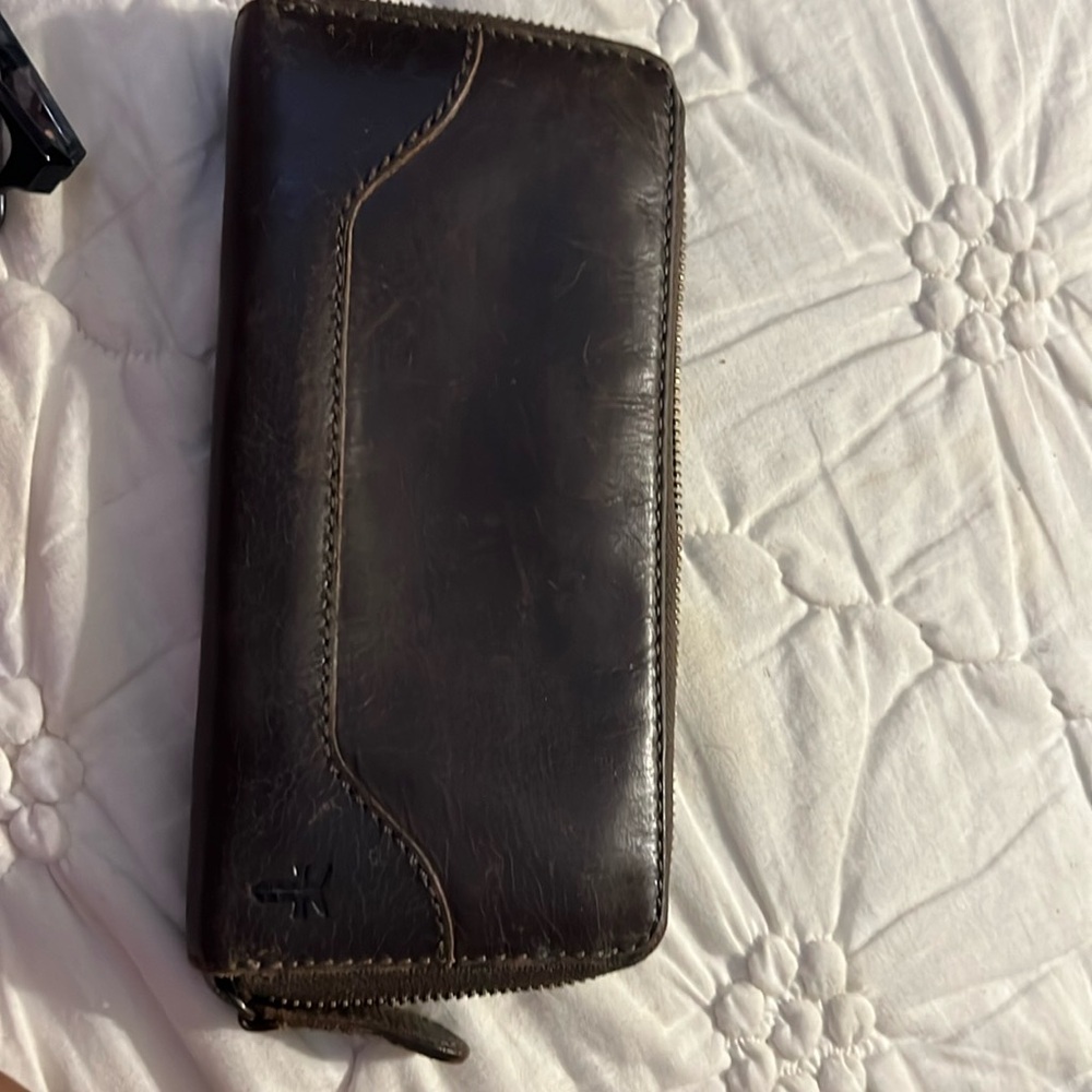 Frye wallet